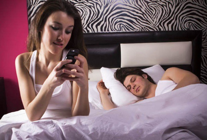 Thấy dòng comment khẩu nghiệp từ người yêu cũ của chồng ngay dưới tấm ảnh cưới, tôi cười nhạt hỏi một câu khiến chị ta im lìm-2