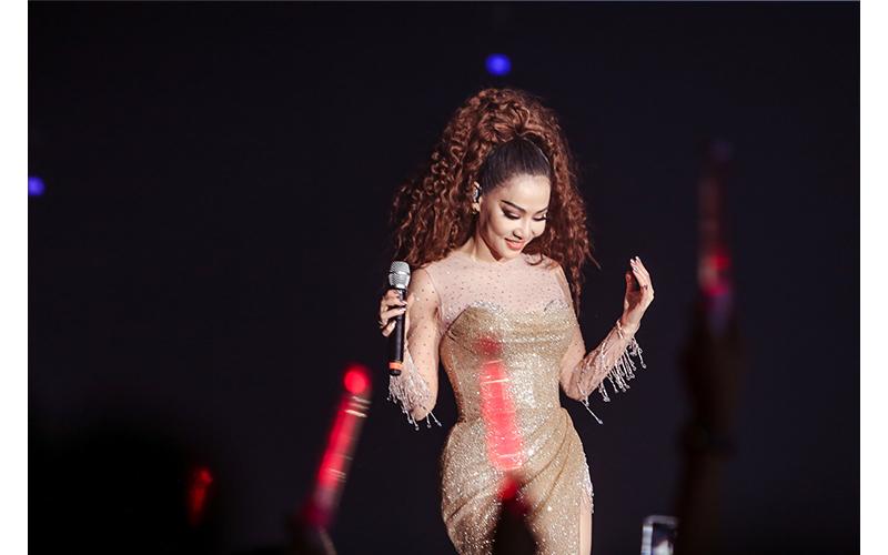 Những layout makeup xứng danh Diva của Thu Minh khiến dân tình choáng ngợp-11