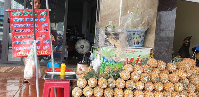 Nước trái cây ép nguyên chất giá rẻ cháy hàng ngày nắng nóng: Ra bao nhiêu hết bấy nhiêu-1