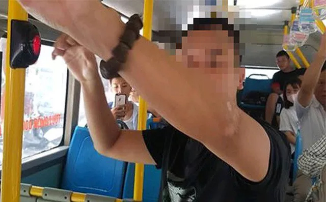 Vụ người đàn ông thủ dâm trên xe buýt số 01: Nữ sinh quá hoảng sợ nên công an đã cho về nhà-1