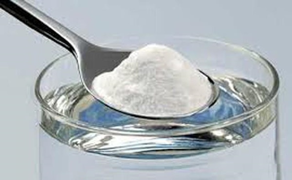 Pha nước muối để súc họng sai cách, lợn lành thành lợn què-1