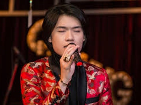 Khán giả bất ngờ trước giọng hát của cây hài Quang Trung