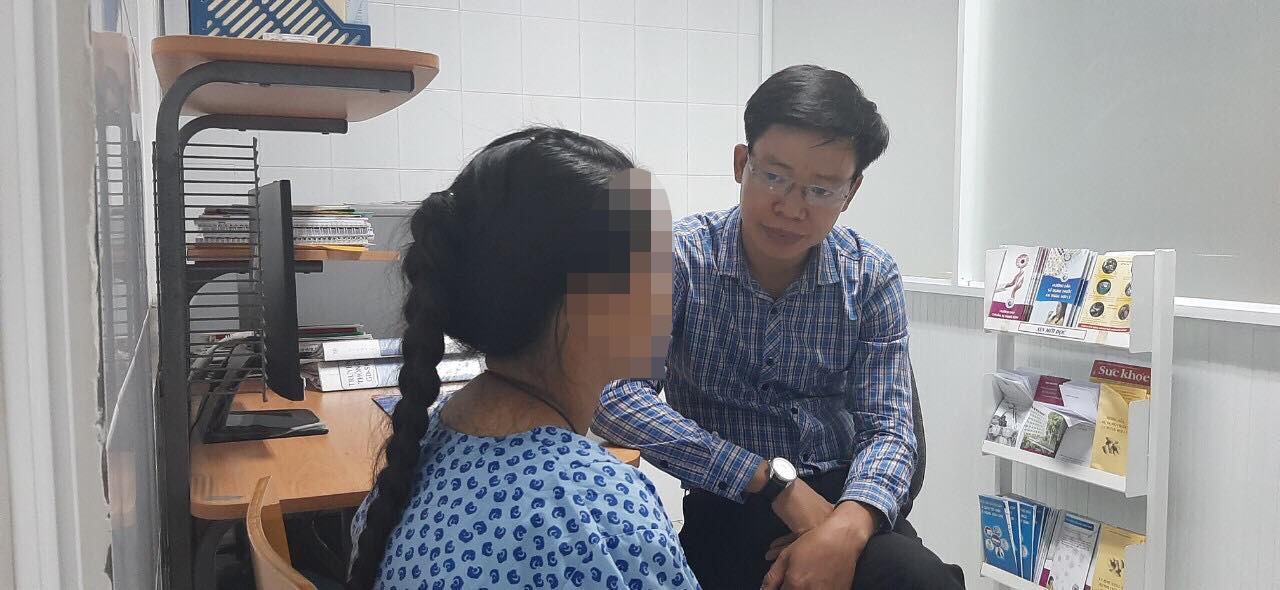 Lời kể của bé gái 14 tuổi nghi bị cậu ruột hiếp dâm suốt 3 năm đến mang thai: Con không dám la, cậu dặn lên đây phá thai rồi về-1