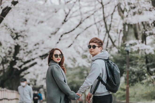 Đi sự kiện mà cũng không yên, Bảo Anh đang mải tạo dáng thì bị Hồ Quang Hiếu giục về... bán cháo gà-7