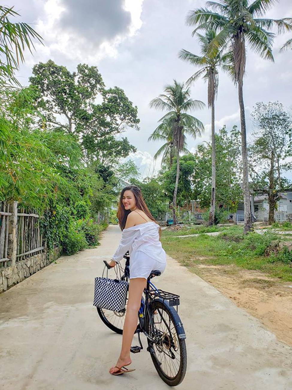 Sự trở lại đẹp xuất sắc của các nữ thần nhan sắc Ngân Khánh, Thuỳ Lâm-17