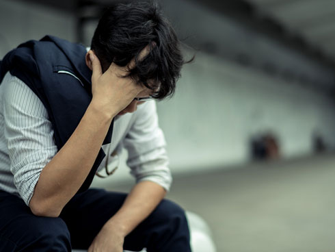 Chồng đi làm ca đêm, nữ thư ký đưa sếp về nhà vui vẻ-1