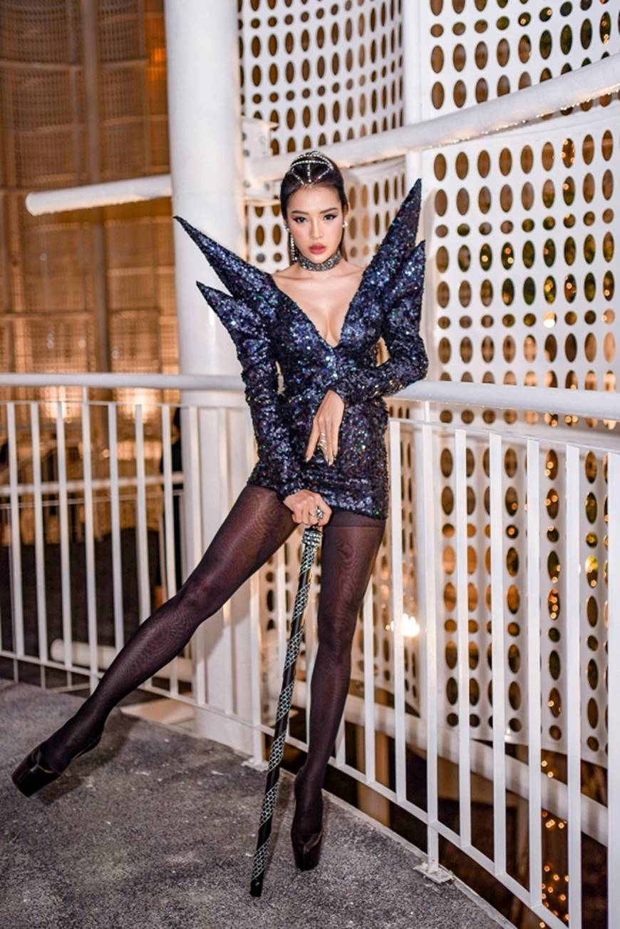 Phương Trinh Jolie lả lơi khoe ngực đầy, thách thức mọi giới hạn sexy-4