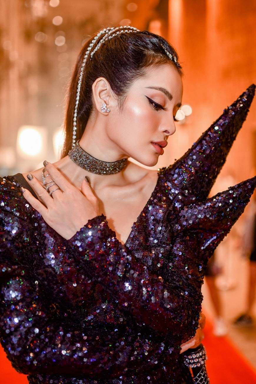 Phương Trinh Jolie lả lơi khoe ngực đầy, thách thức mọi giới hạn sexy-6