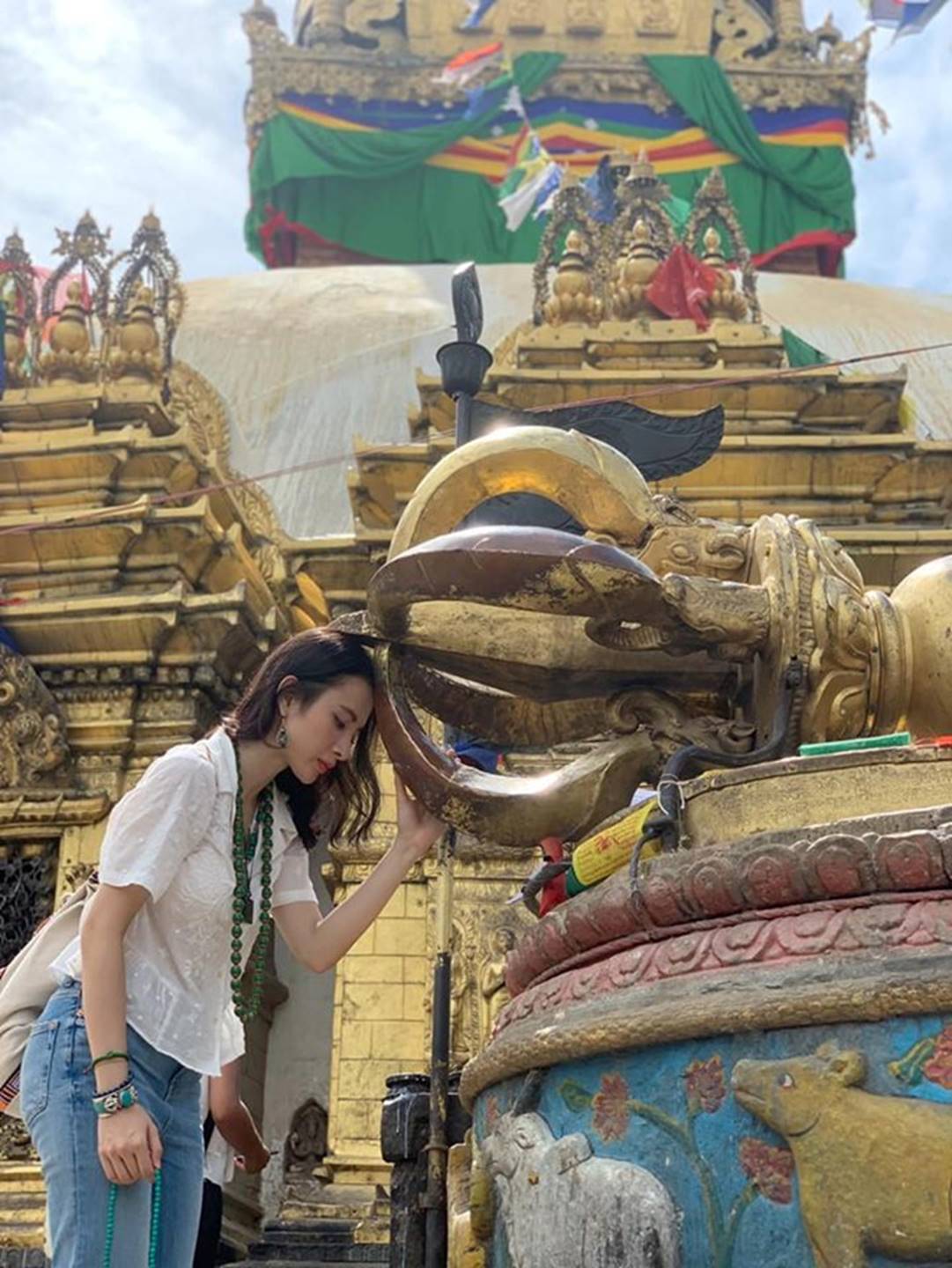 Angela Phương Trinh rời xa showbiz, tham gia khóa tu-2