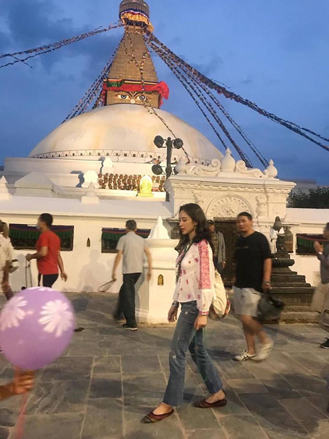 Angela Phương Trinh rời xa showbiz, tham gia khóa tu-5