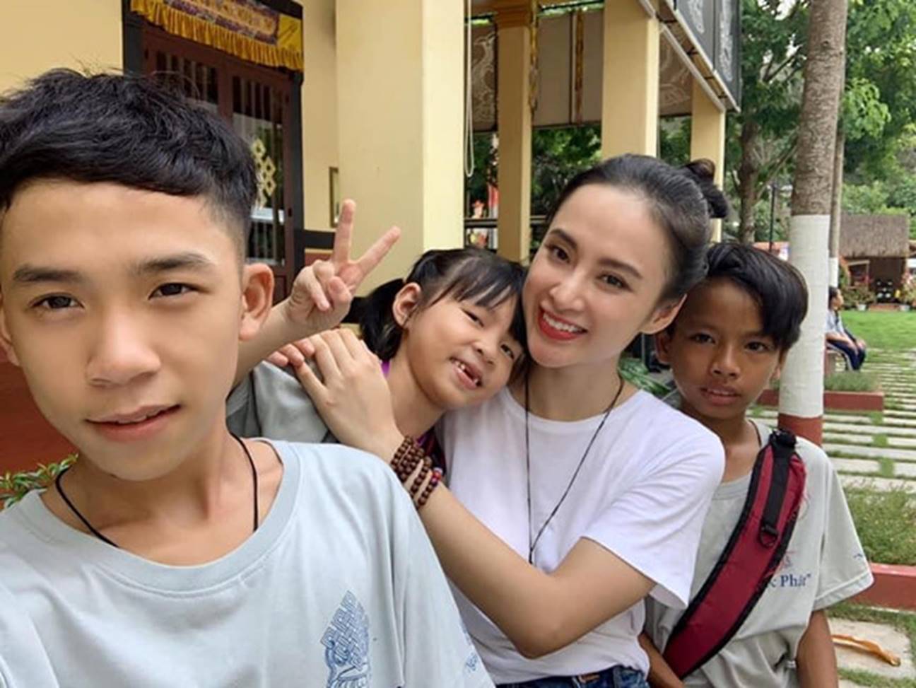 Angela Phương Trinh rời xa showbiz, tham gia khóa tu-6