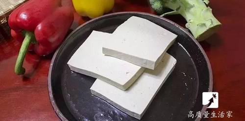 Đậu phụ dễ bị chua vào mùa hè, ngâm trong bát nước này đậu để 2-3 ngày vẫn mềm ngon-1