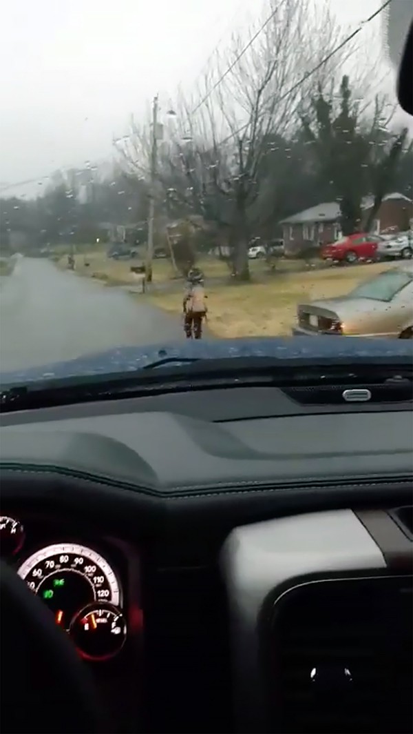 Hình thức ngược đãi con cái của các ông bố bà mẹ thời 4.0-1