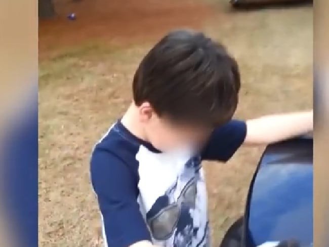 Hình thức ngược đãi con cái của các ông bố bà mẹ thời 4.0-2