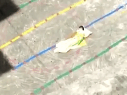 Nghẹn lòng bé trai cố đánh thức mẹ vừa qua đời do nắng nóng kỷ lục ở Ấn Độ-2