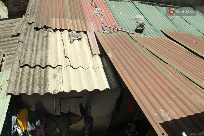 Dân xóm nghèo oằn mình trong những căn phòng trọ lợp mái tôn gần 50 độ C giữa lòng Hà Nội: Cái nóng hầm hập như muốn luộc chín người-5