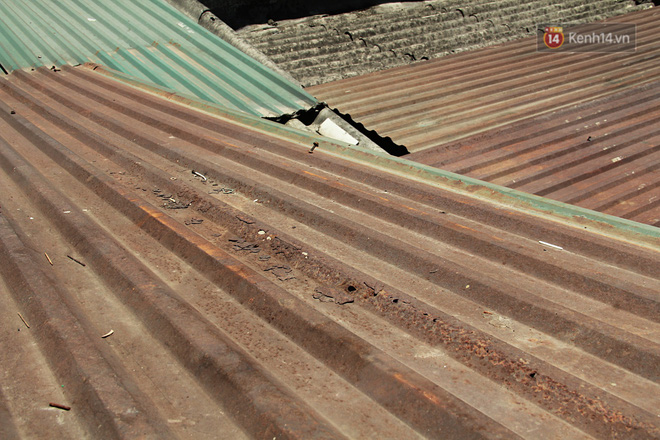 Dân xóm nghèo oằn mình trong những căn phòng trọ lợp mái tôn gần 50 độ C giữa lòng Hà Nội: Cái nóng hầm hập như muốn luộc chín người-6