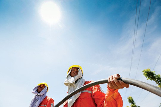 Tiêu thụ điện kỷ lục, EVN khuyến cáo người dân về hóa đơn tiền điện tăng đột biến-1