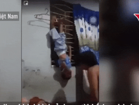 Dân mạng lên án người cha treo ngược con đánh tới tấp