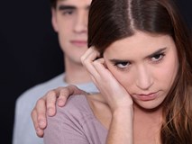 Bỗng một ngày, chồng mang một người đàn ông quyến rũ về cho ở với vợ, tôi càng kinh ngạc hơn khi anh ta tiết lộ bản thỏa thuận trước đó của chồng Bỗng một ngày, chồng mang một người đàn ông quyến rũ về cho ở với vợ, tôi càng kinh ngạc hơn khi anh ta tiết lộ bản thỏa thuận trước đó của chồng