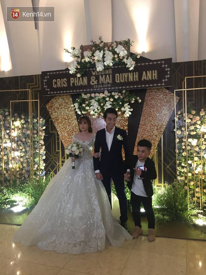Streamer giàu nhất Việt Nam cùng dàn khách mời đình đám tại lễ cưới Cris Phan - Mai Quỳnh Anh-1
