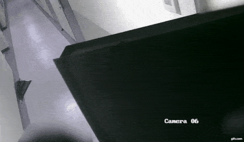 Kẻ biến thái theo chân cô gái về đến tận nhà để xin ngủ nhờ, bị nạn nhân cự tuyệt vẫn lảng vảng trước cửa hơn 15 phút-3