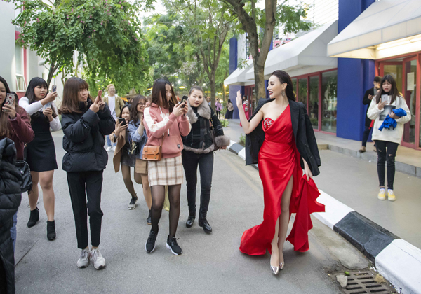 Bí mật hậu trường tiết lộ sao Việt muốn đẹp phải chịu đau-7