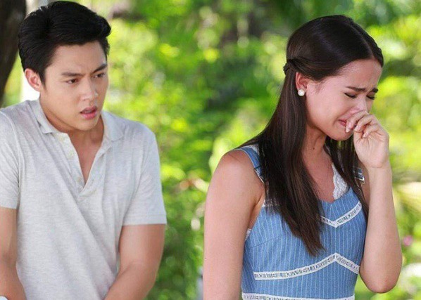 Nhìn người phụ nữ không một mảnh vải che thân đang nép mình sau lưng chồng của bạn thân mà tôi nổi đầy da gà vì kinh hãi-1