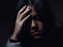 Nhìn người phụ nữ không một mảnh vải che thân đang nép mình sau lưng chồng của bạn thân mà tôi nổi đầy da gà vì kinh hãi Nhìn người phụ nữ không một mảnh vải che thân đang nép mình sau lưng chồng của bạn thân mà tôi nổi đầy da gà vì kinh hãi