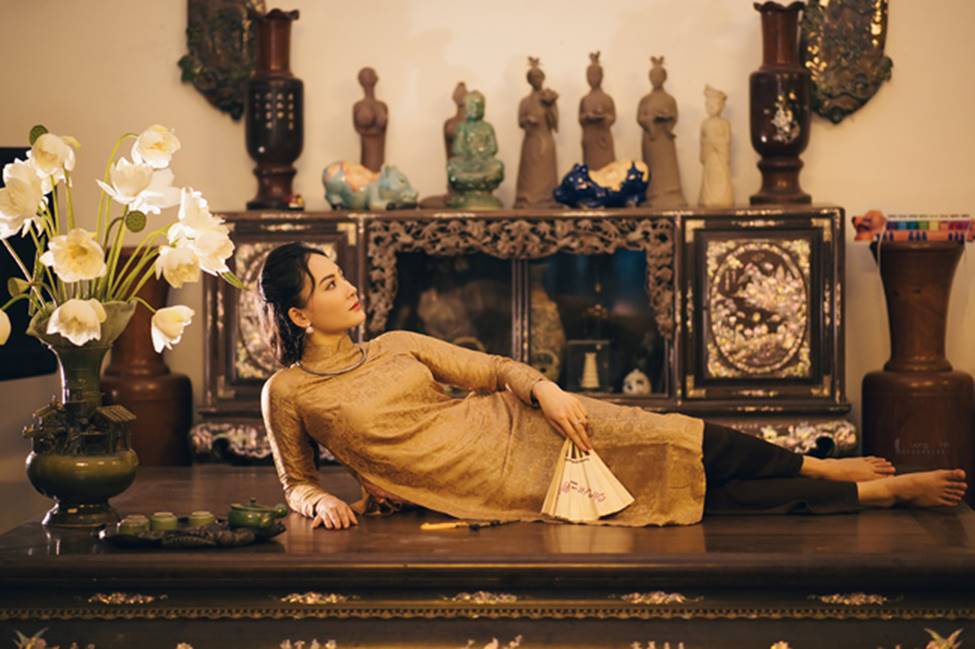 Diện áo dài chụp ảnh cùng sen, thiếu nữ Hà thành đẹp như một bức tranh-17