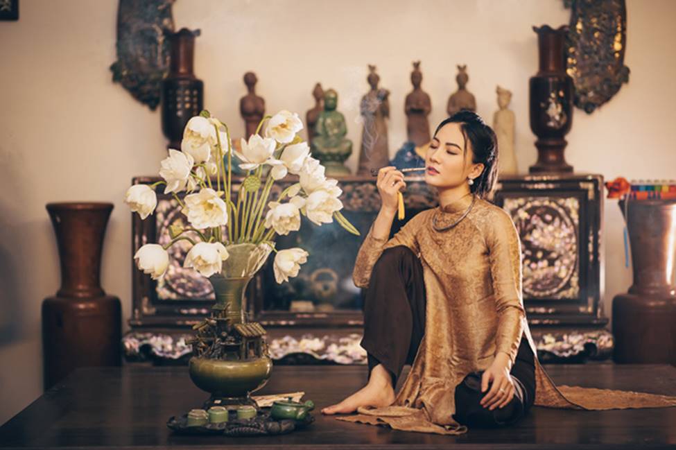 Diện áo dài chụp ảnh cùng sen, thiếu nữ Hà thành đẹp như một bức tranh-18