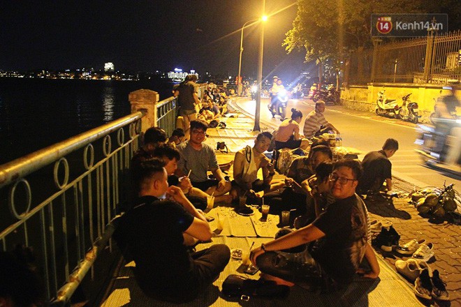 Nắng nóng sắp chấm dứt, người Hà Nội rủ nhau ra Hồ Tây hóng mát trong đêm và mong chờ mưa rào giải nhiệt-12