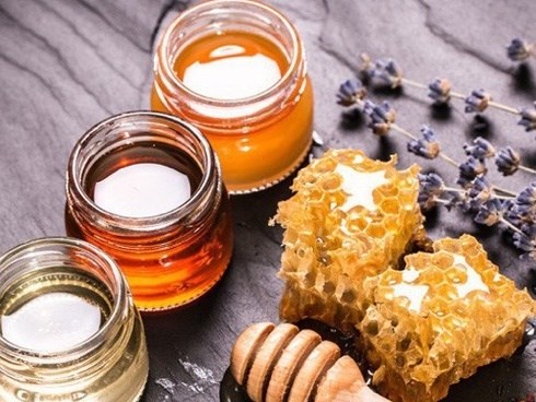 Bố mẹ cho uống mật ong 2 lần mỗi ngày, bé trai 6 tháng tuổi tử vong