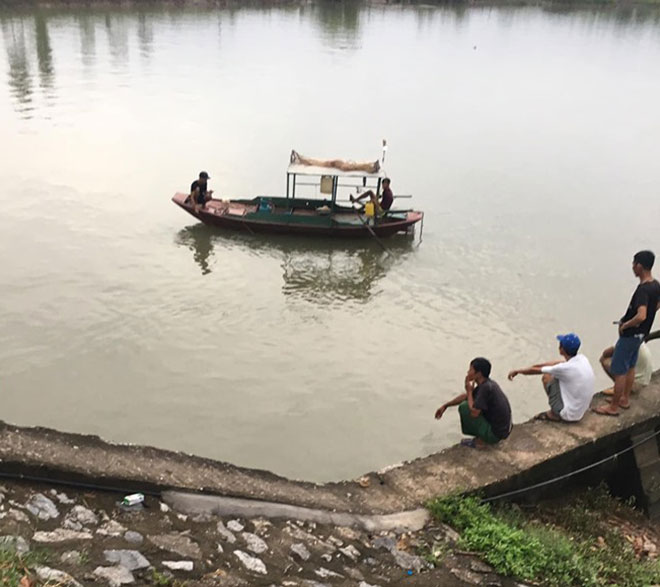 Lật thuyền trong đêm, 2 bà cháu rơi xuống sông mất tích-1