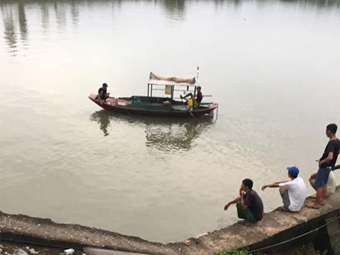 Thảm kịch lật thuyền khiến 5 người tử vong và mất tích ở Quảng Nam: Người đầu bạc khóc kẻ tóc xanh!-9