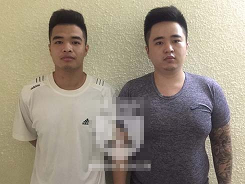 Ô tô lao vỉa hè Hà Nội, tài xế ngủ lăn lay không tỉnh phải gọi cấp cứu-4