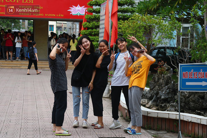 Gần 900.000 thí sinh làm thủ tục dự thi THPT quốc gia 2019: Dàn nữ sinh lớp 12 chiếm spotlight vì quá xinh xắn-21