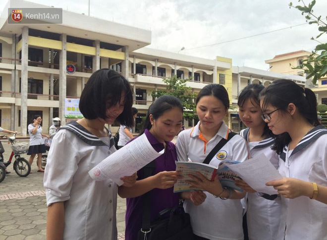 Gần 900.000 thí sinh làm thủ tục dự thi THPT quốc gia 2019: Dàn nữ sinh lớp 12 chiếm spotlight vì quá xinh xắn-35