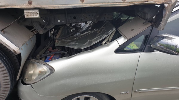 TP. HCM: Tai nạn liên hoàn lúc dừng đèn đỏ, tài xế hoảng loạn kêu cứu-2