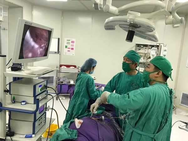 Quảng Ninh: Một bé trai 3 tuổi phải cắt thận trái, bác sĩ khuyên các cha mẹ đừng bỏ qua những biểu hiện này của con-2