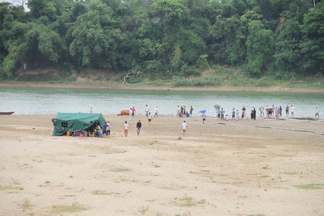 Đau xót 2 nam sinh đuối nước trước ngày thi: Bố mẹ già rồi, sao không để bố mẹ chết thay?-1