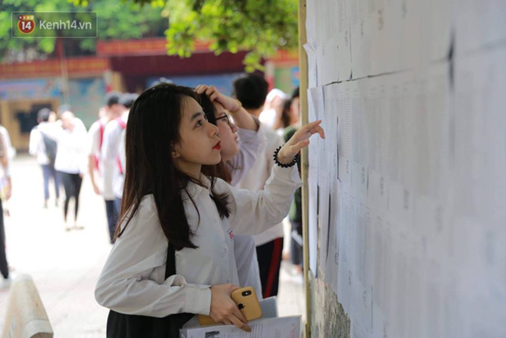 Trực tiếp: Gần 900.000 thí sinh bước vào môn thi Ngữ Văn - Tác phẩm nào sẽ xuất hiện trong đề thi THPT Quốc gia 2019?-38