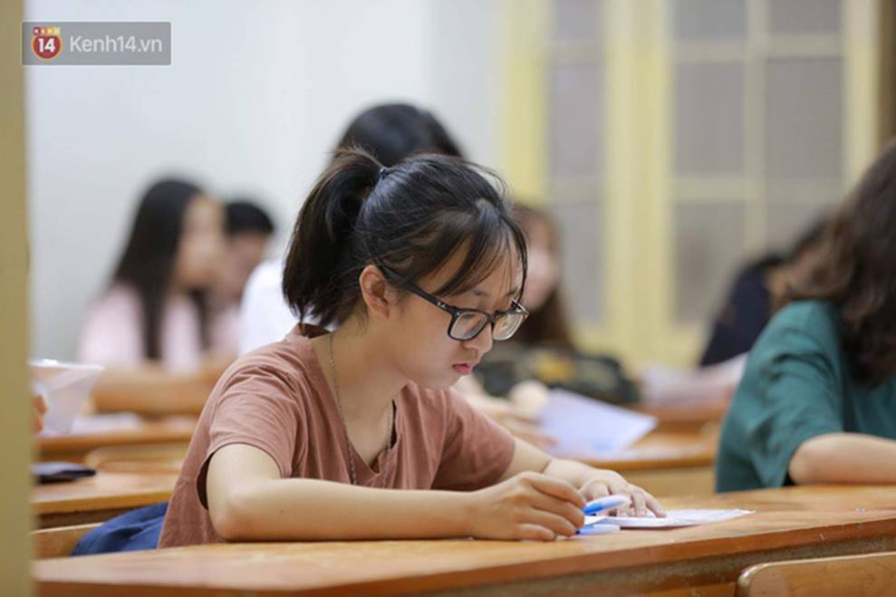 Trực tiếp: Gần 900.000 thí sinh bước vào môn thi Ngữ Văn - Tác phẩm nào sẽ xuất hiện trong đề thi THPT Quốc gia 2019?-39