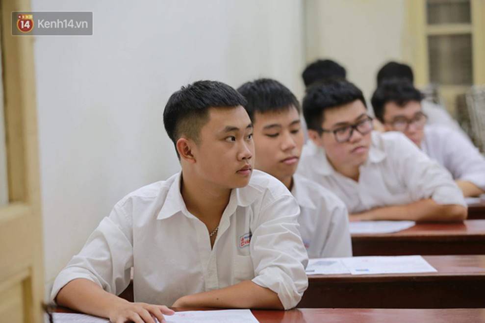 Trực tiếp: Gần 900.000 thí sinh bước vào môn thi Ngữ Văn - Tác phẩm nào sẽ xuất hiện trong đề thi THPT Quốc gia 2019?-40