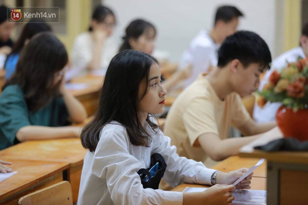 Trực tiếp: Gần 900.000 thí sinh bước vào môn thi Ngữ Văn - Tác phẩm nào sẽ xuất hiện trong đề thi THPT Quốc gia 2019?-41