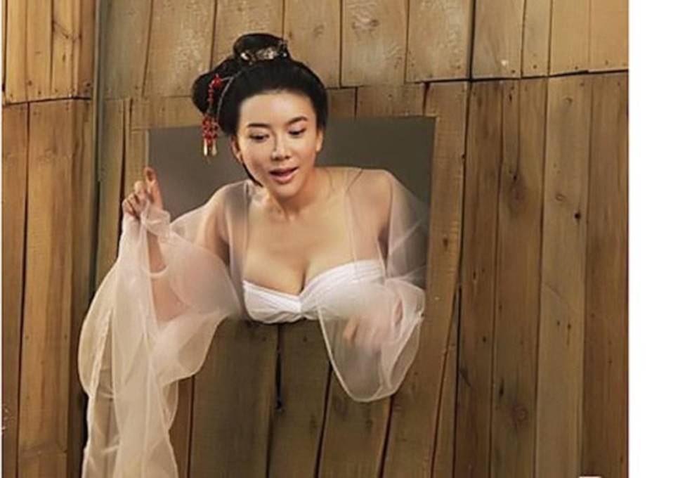 Chị dâu Võ Tòng duy nhất dám bán nude, 53 tuổi dáng vóc vẫn khêu gợi-13