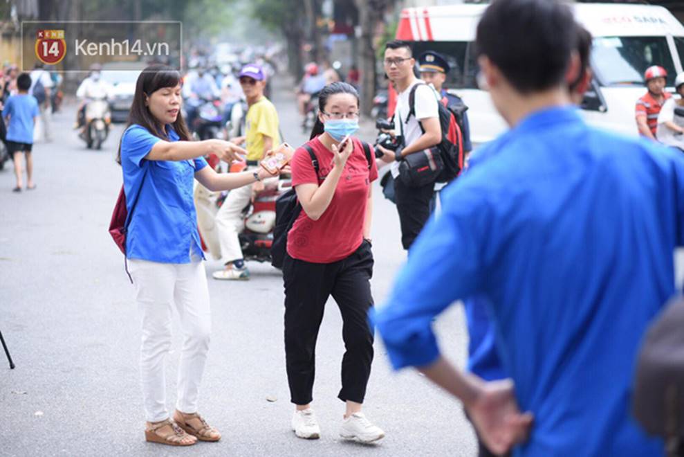 Trực tiếp: Gần 900.000 thí sinh bước vào môn thi Ngữ Văn - Tác phẩm nào sẽ xuất hiện trong đề thi THPT Quốc gia 2019?-1