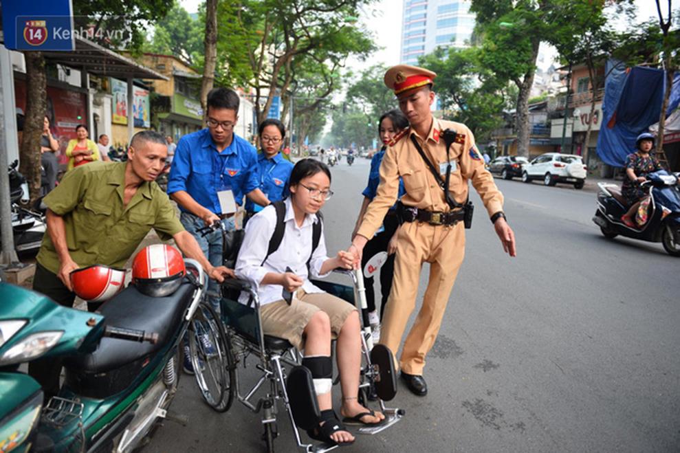 Trực tiếp: Gần 900.000 thí sinh bước vào môn thi Ngữ Văn - Tác phẩm nào sẽ xuất hiện trong đề thi THPT Quốc gia 2019?-6
