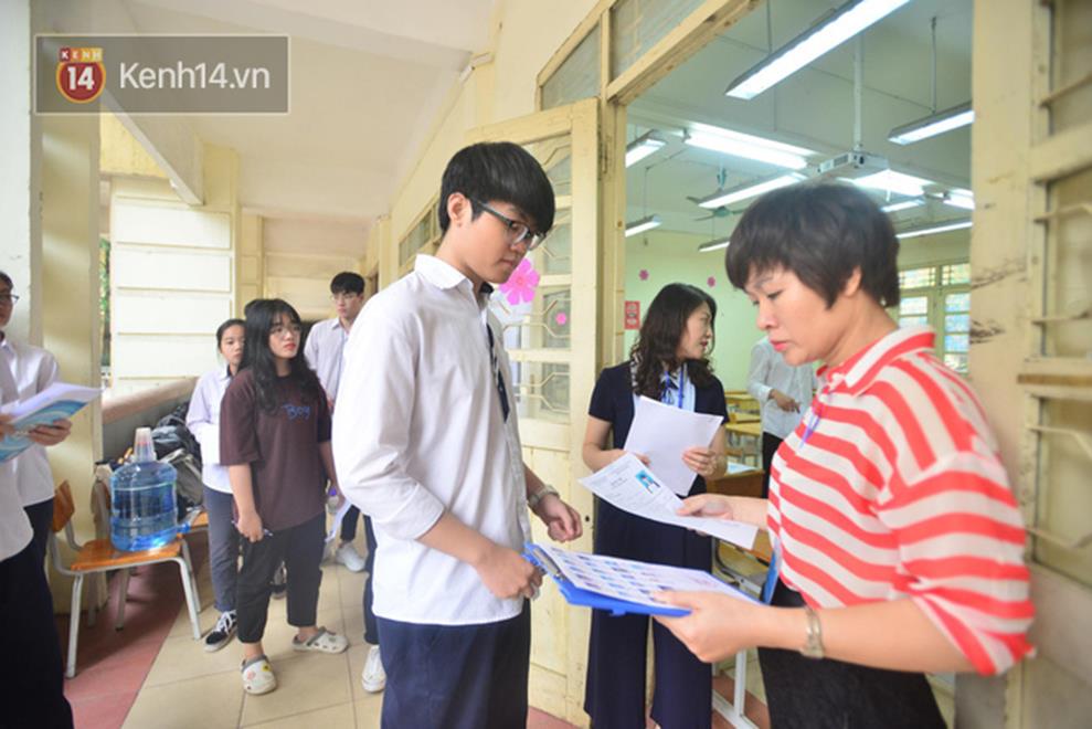 Trực tiếp: Gần 900.000 thí sinh bước vào môn thi Ngữ Văn - Tác phẩm nào sẽ xuất hiện trong đề thi THPT Quốc gia 2019?-10