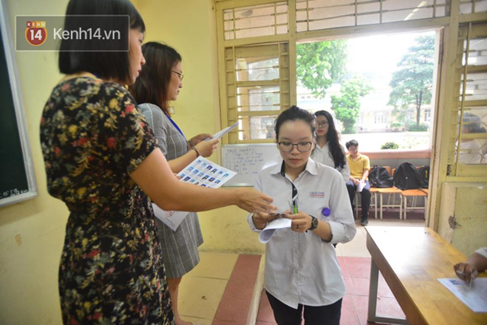 Trực tiếp: Gần 900.000 thí sinh bước vào môn thi Ngữ Văn - Tác phẩm nào sẽ xuất hiện trong đề thi THPT Quốc gia 2019?-14